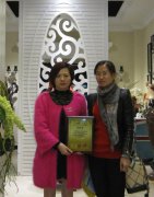 ����ף�Rɽ���R�ڰ�С��ɹ����s���|�R�Ҿ�