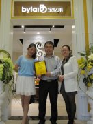 ����ף�R���ό��l(xi��ng)��С��ɹ����s���|�R�Ҿ�