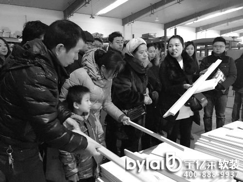 ȥһ�ˣ�ʡ��ǧ�������̈�(b��o)���񹤏Sֱُĩ��܇�e���e(cu��)�^��