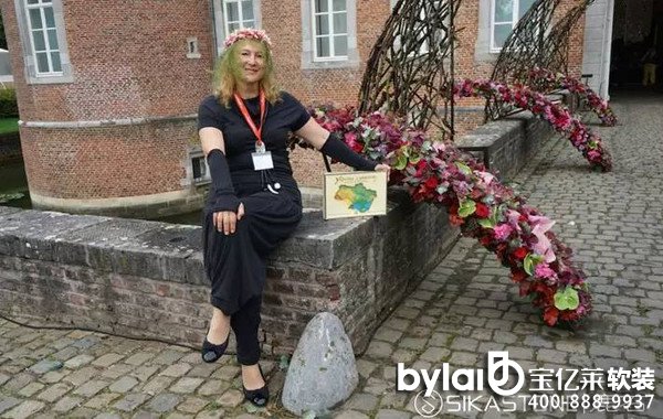 ���ղ��N��2015���䡰���ͻ�ˇ�b�á�����ȫ�̽�¶