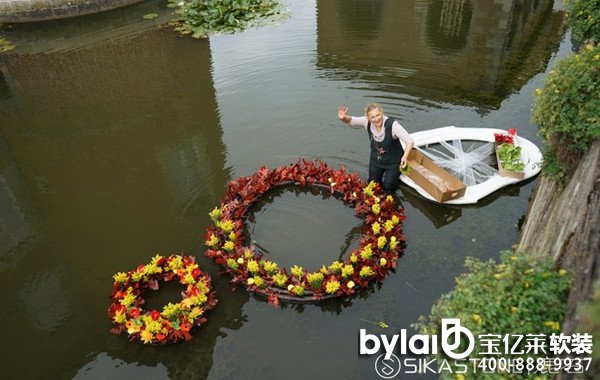 ���ղ��N��2015���䡰���ͻ�ˇ�b�á�����ȫ�̽�¶