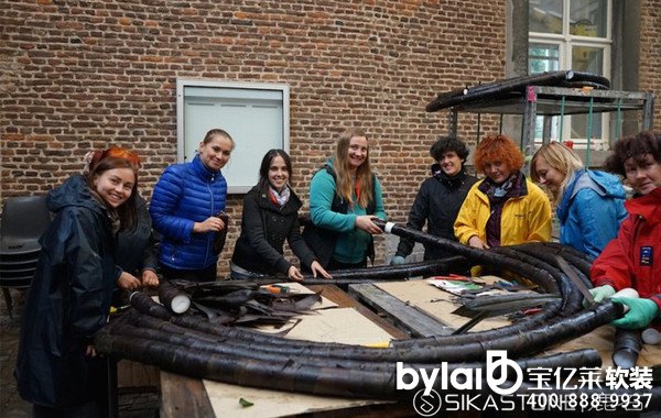 ���ղ��N��2015���䡰���ͻ�ˇ�b�á�����ȫ�̽�¶