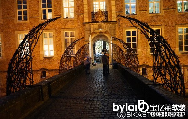 ���ղ��N��2015���䡰���ͻ�ˇ�b�á�����ȫ�̽�¶