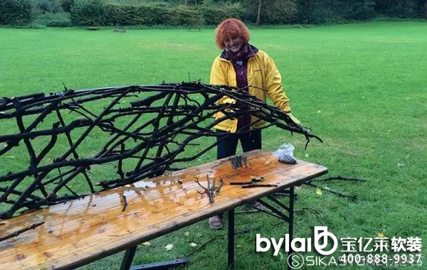 ���ղ��N��2015���䡰���ͻ�ˇ�b�á�����ȫ�̽�¶