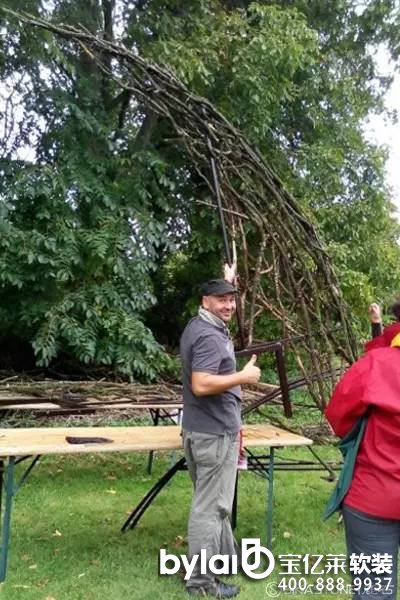 ���ղ��N��2015���䡰���ͻ�ˇ�b�á�����ȫ�̽�¶