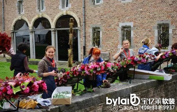 ���ղ��N��2015���䡰���ͻ�ˇ�b�á�����ȫ�̽�¶