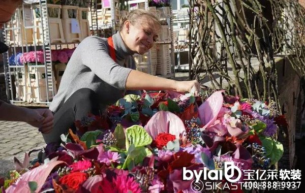 ���ղ��N��2015���䡰���ͻ�ˇ�b�á�����ȫ�̽�¶