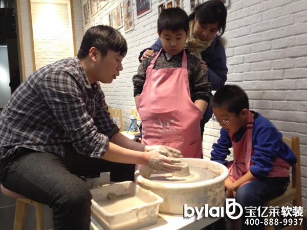 ���wܛ�b���|�R���Ї��մ�ˇ�g���ڄ�(chu��ng)�����\���A���D��