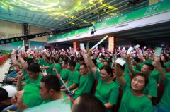 ȫ�ѼҾ�2015���һ�þGɫ�Ļ���(ji��)�]Ļʽ���C��ʢ��¡���e��