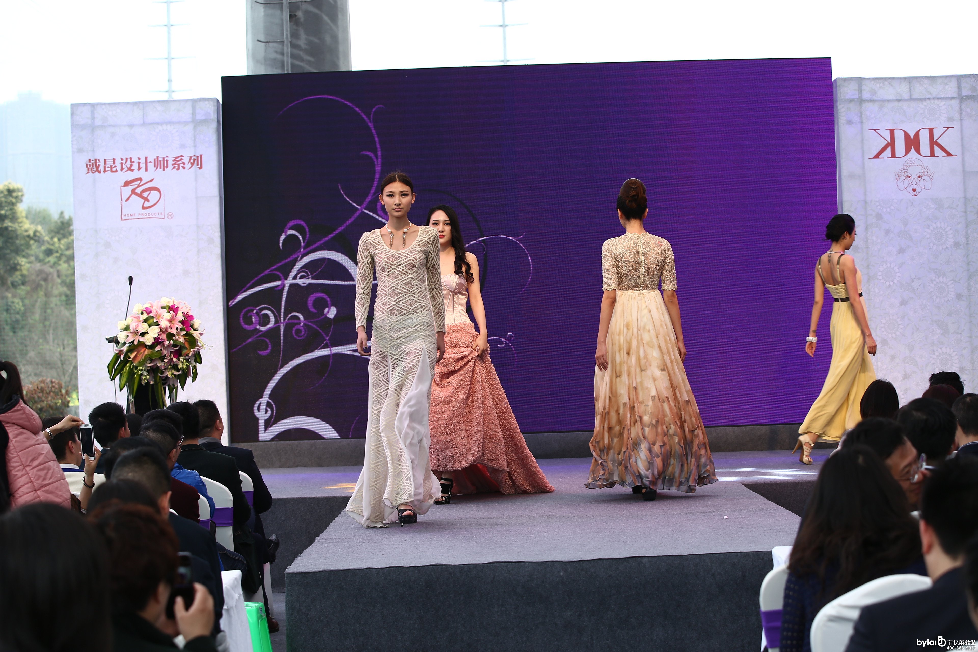 �����}T�_(t��i)��