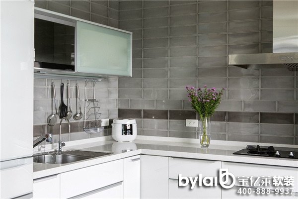 ���ݷ����c��Ů����18�fܛ�b���W�L���