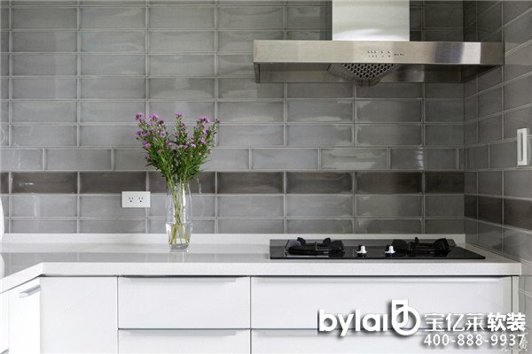 ���ݷ����c��Ů����18�fܛ�b���W�L���