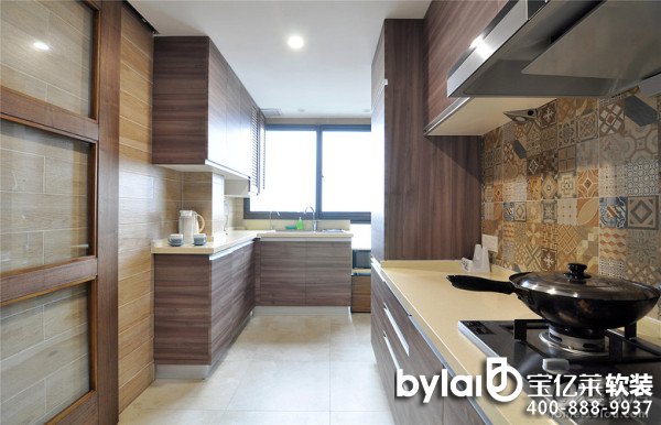 ���ݷ����c��Ů����18�fܛ�b���W�L���