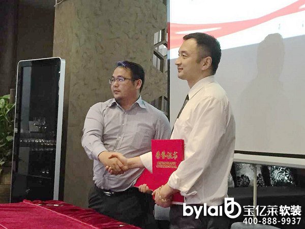 �ׂ�(g��)ܛ�b�a(ch��n)Ʒ����չ��8�V���b��Ļ���(ji��)�_(k��i)show