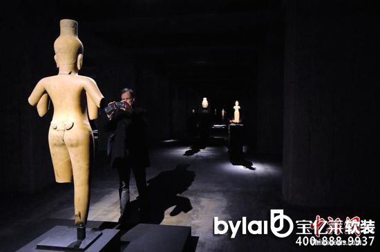 4��27�����^���ڰ�������ɵĸ����ز����^��(n��i)���^չƷ���@�������^չ����˽�˲�Ʒ�����Ї��h�����峯�Ļ��ҼҾ����Ŷ��������|�ρ�7��13���o(j��)�ĸ���ʯ������(d��ng)���Ї�ˇ�g(sh��)������־����Ʒ����