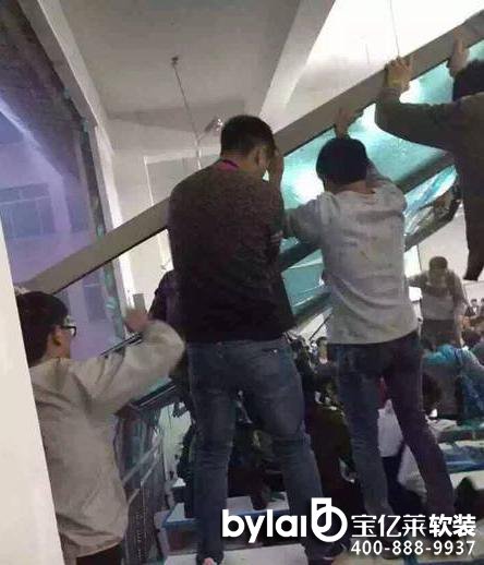 �����ڿ��L�����WУ�����¼����W���T����ԒҪ�f