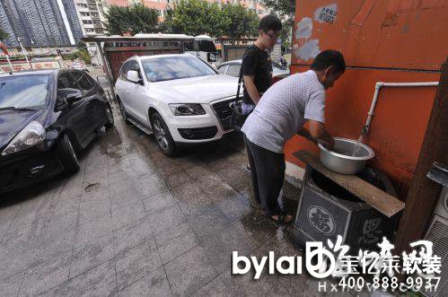 ����һ���ĳ��T��ˮ�؛]��ˮ����ˮֱ�����е�