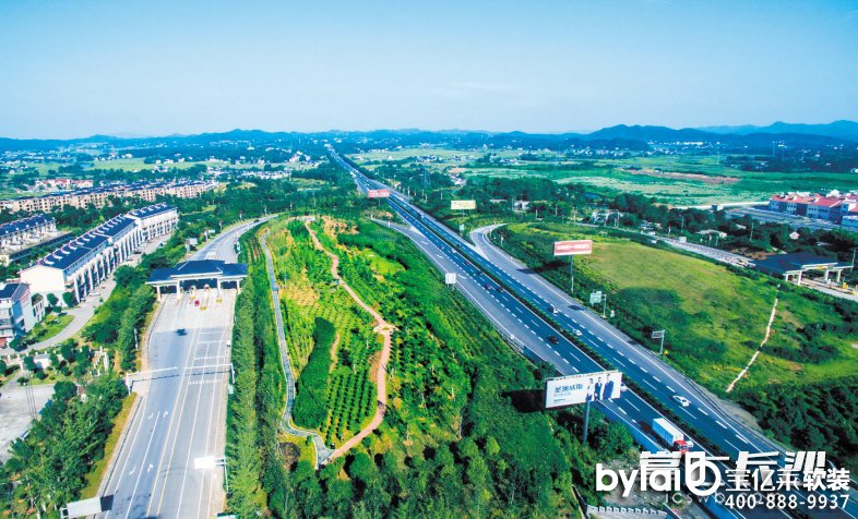 �����Č��l(xi��ng)���l(f��)��һС�r܇�̿��_�S�����H�C�����Lɳ��܇��վ���Lɳ��܇վ���Lɳϼ����ˮ�۵Ƚ�ͨ�м~���D��һ·ͨ�����L�������� �Lɳ���ӛ�� ��ۿ�� �z