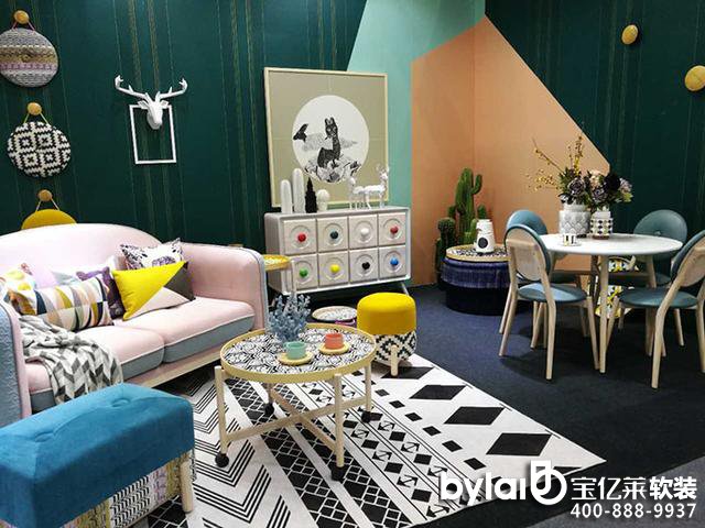 ���ա�δ��(l��i)ͻ�ƿڡ�——2017�Ї�(gu��)ܛ�b���(hu��)ʢ�b����(d��ng)��